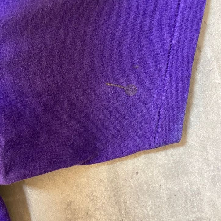 古着 used　90s　半袖プリントTシャツ　ワンポイント　ヴィンテージ　紫　パープル　シングルステッチ　レトロデザイン　