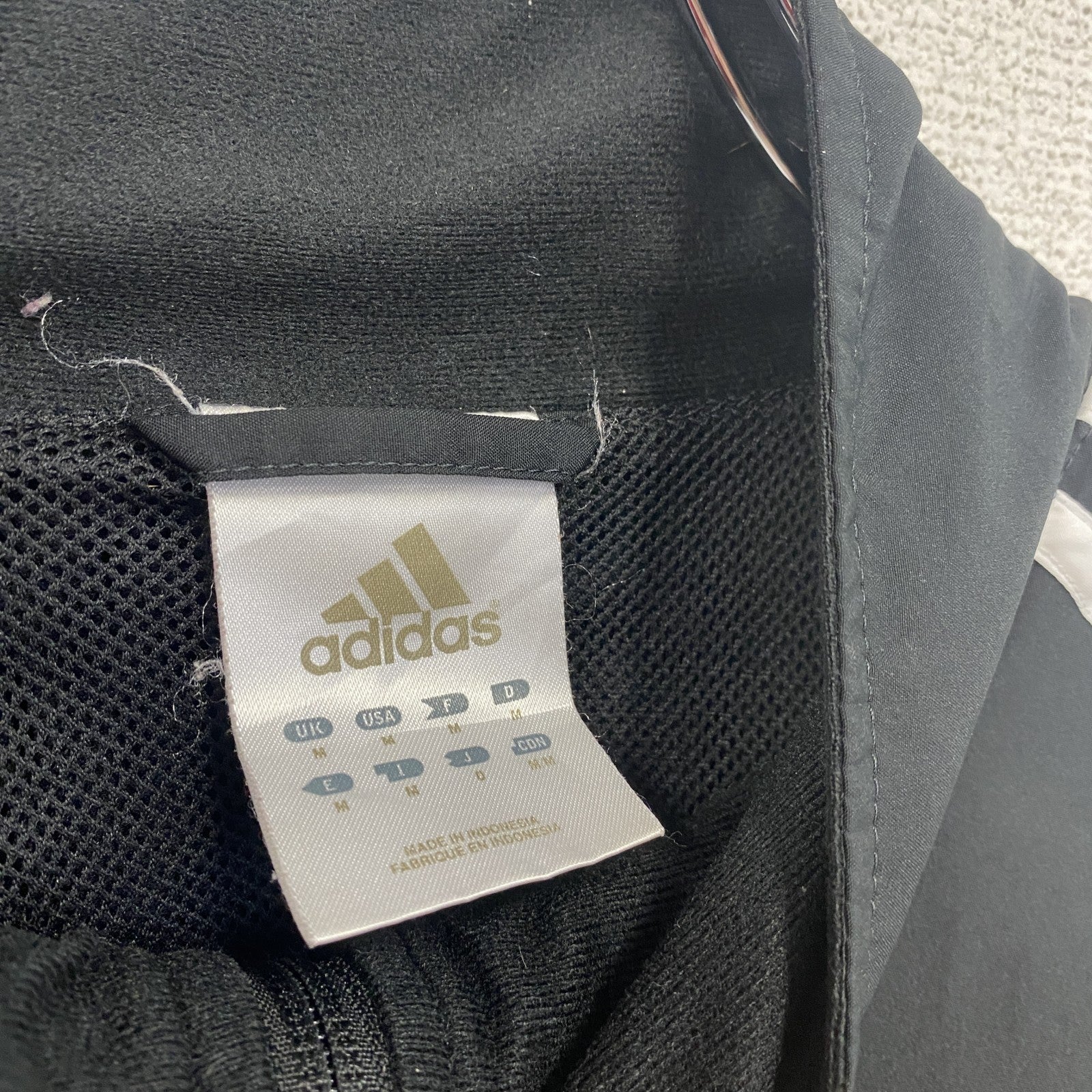 adidas　アディダス　プルオーバージャケット　ハーフジップ　黒　ブラック　Mサイズ