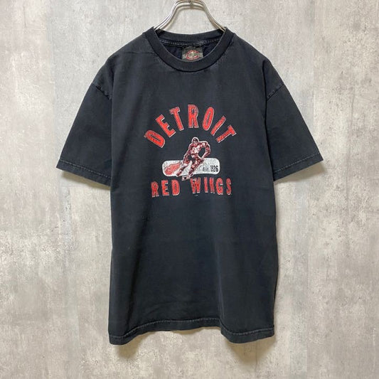 古着 used　NHL DETROIT RED WINGS　半袖プリントTシャツ　アイスホッケー　黒　ブラック　デザイン　Lサイズ