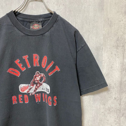 古着 used　NHL DETROIT RED WINGS　半袖プリントTシャツ　アイスホッケー　黒　ブラック　デザイン　Lサイズ