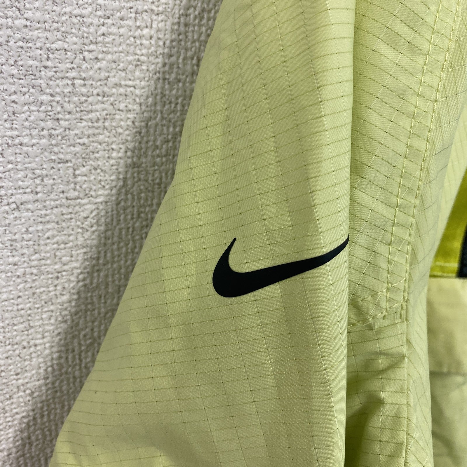 NIKE　ナイキ　プルオーバージャケット　ハーフジップ　スウッシュロゴ　黄色　イエロー　Mサイズ