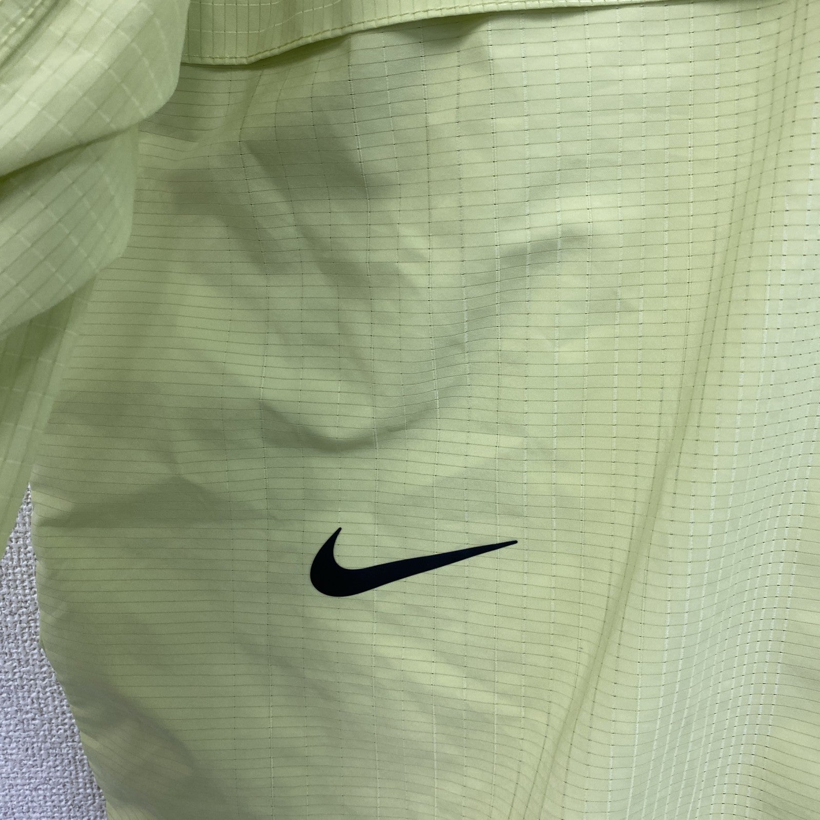 NIKE　ナイキ　プルオーバージャケット　ハーフジップ　スウッシュロゴ　黄色　イエロー　Mサイズ