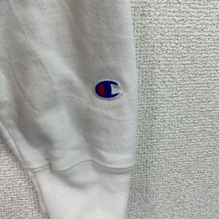 古着 used　Champion　チャンピオン　長袖スウェット　リバースウィーブ　刺ロゴ　白　ホワイト　XLサイズ