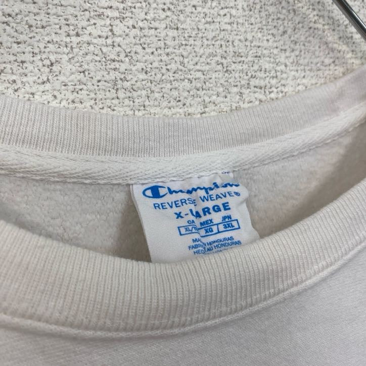 古着 used　Champion　チャンピオン　長袖スウェット　リバースウィーブ　刺ロゴ　白　ホワイト　XLサイズ