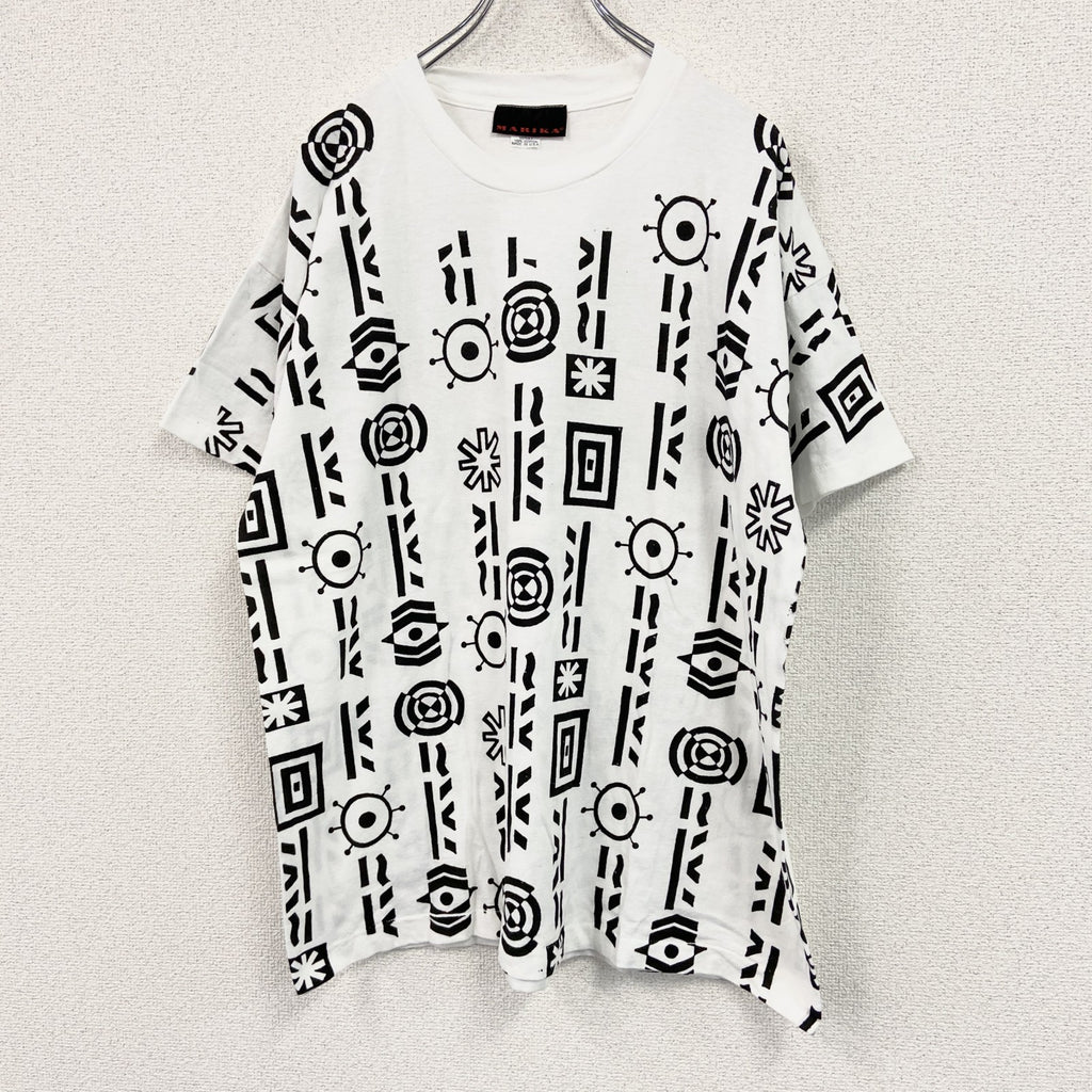 MARIKA　半袖プリントTシャツ　シングルステッチ　総柄　白　ホワイト　1サイズ