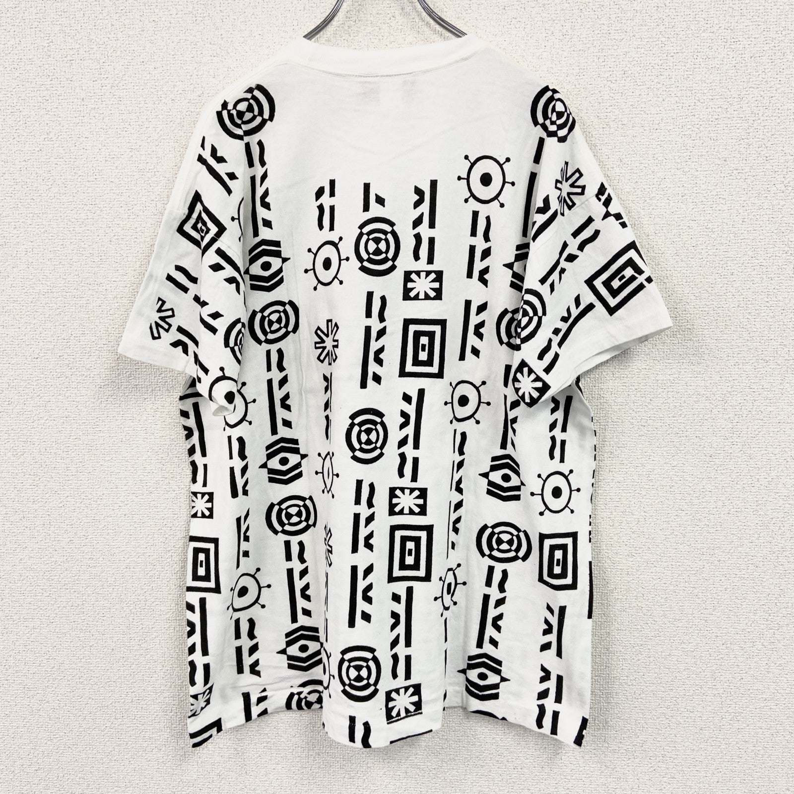 MARIKA　半袖プリントTシャツ　シングルステッチ　総柄　白　ホワイト　1サイズ