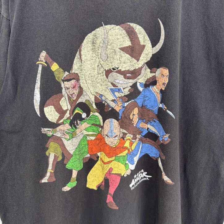 古着 used　アバター 伝説の少年アン　半袖アニメプリントTシャツ　キャラクター　黒　ブラック　Lサイズ