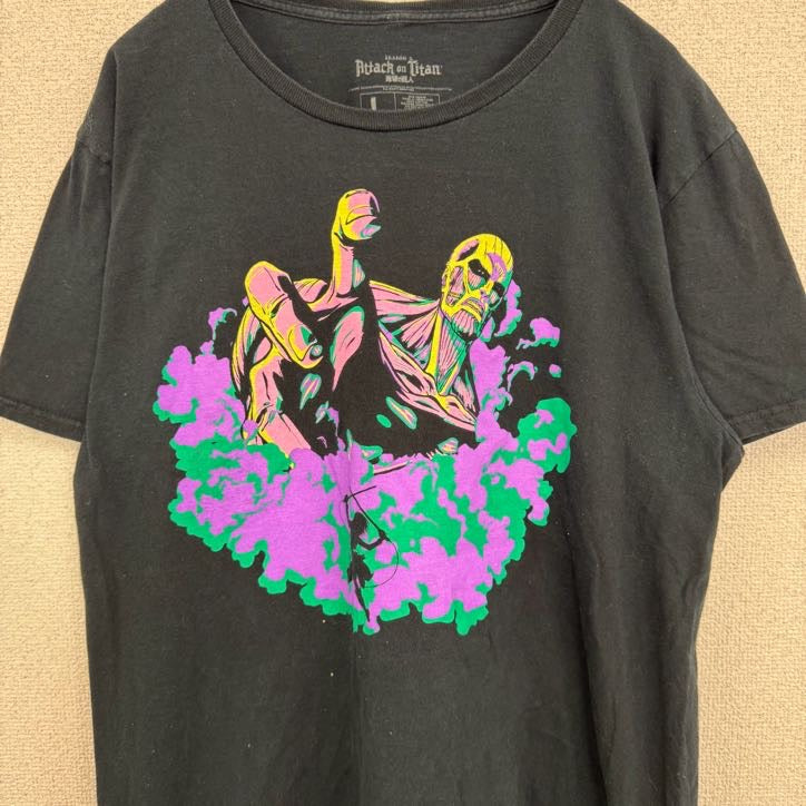 古着 used　進撃の巨人　Attack on Titan　半袖アニメプリントTシャツ　漫画　マンガ　黒　ブラック　Lサイズ