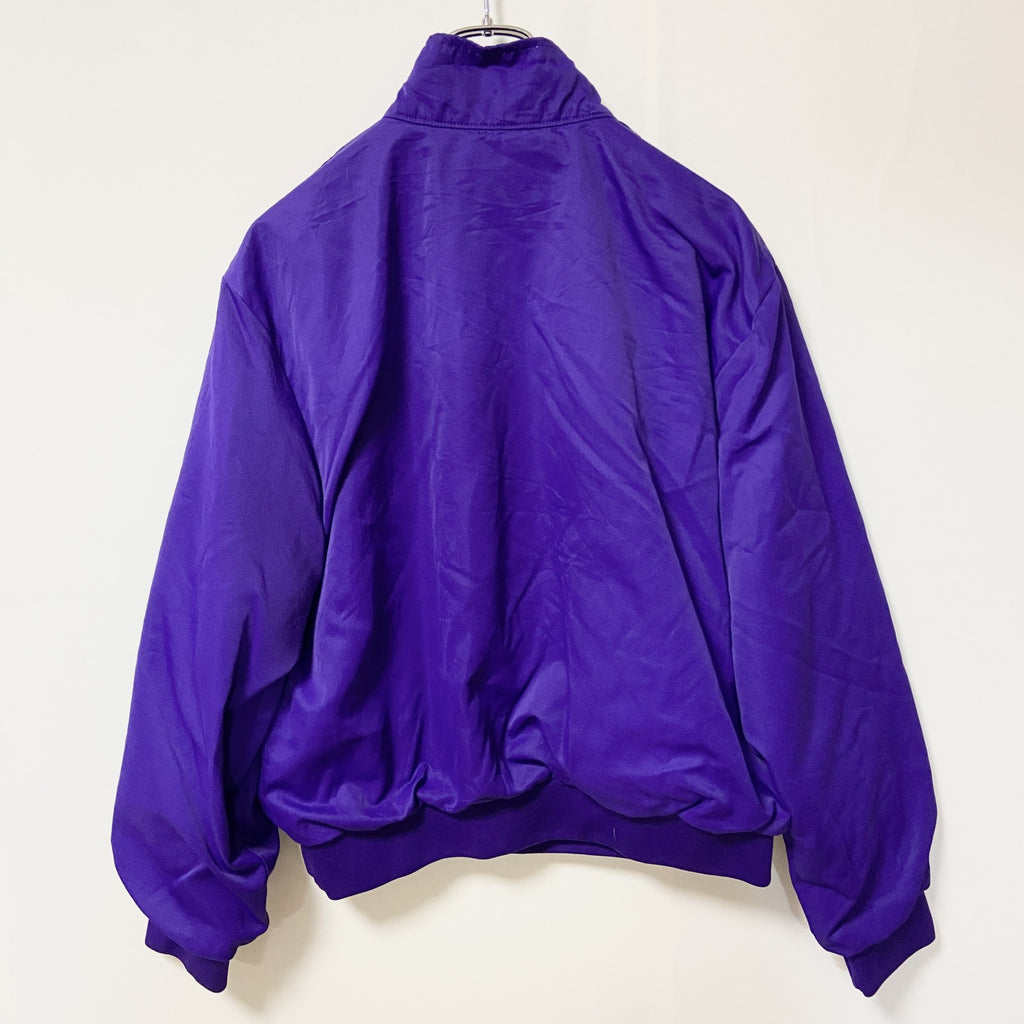 古着 used　VARSITY SPIRIT 長袖ハーフジップナイロンジャケット　ハイネック　ロゴ刺繡　紫　レトロデザイン