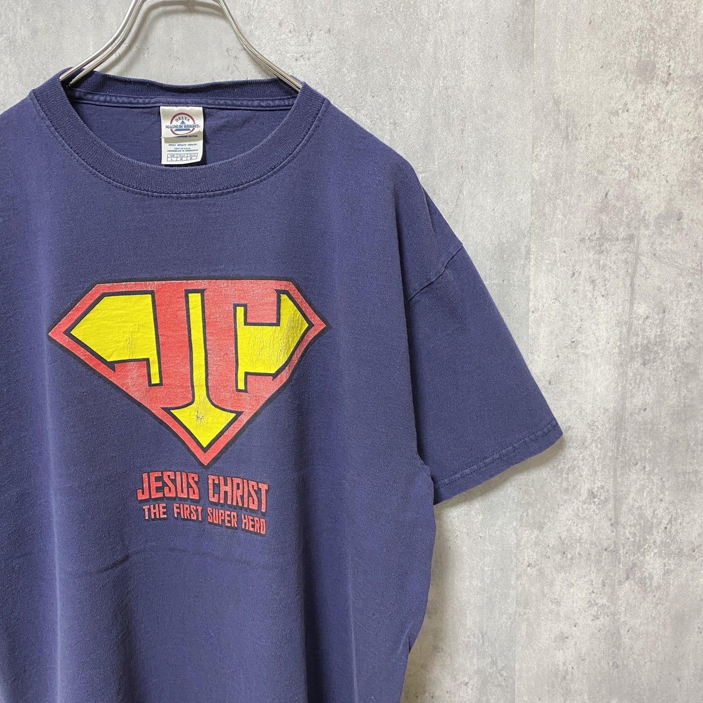 古着 used　スーパーマンパロディ　JESUS CHRIST　半袖プリントTシャツ　ネイビー　レトロデザイン　クルーネック