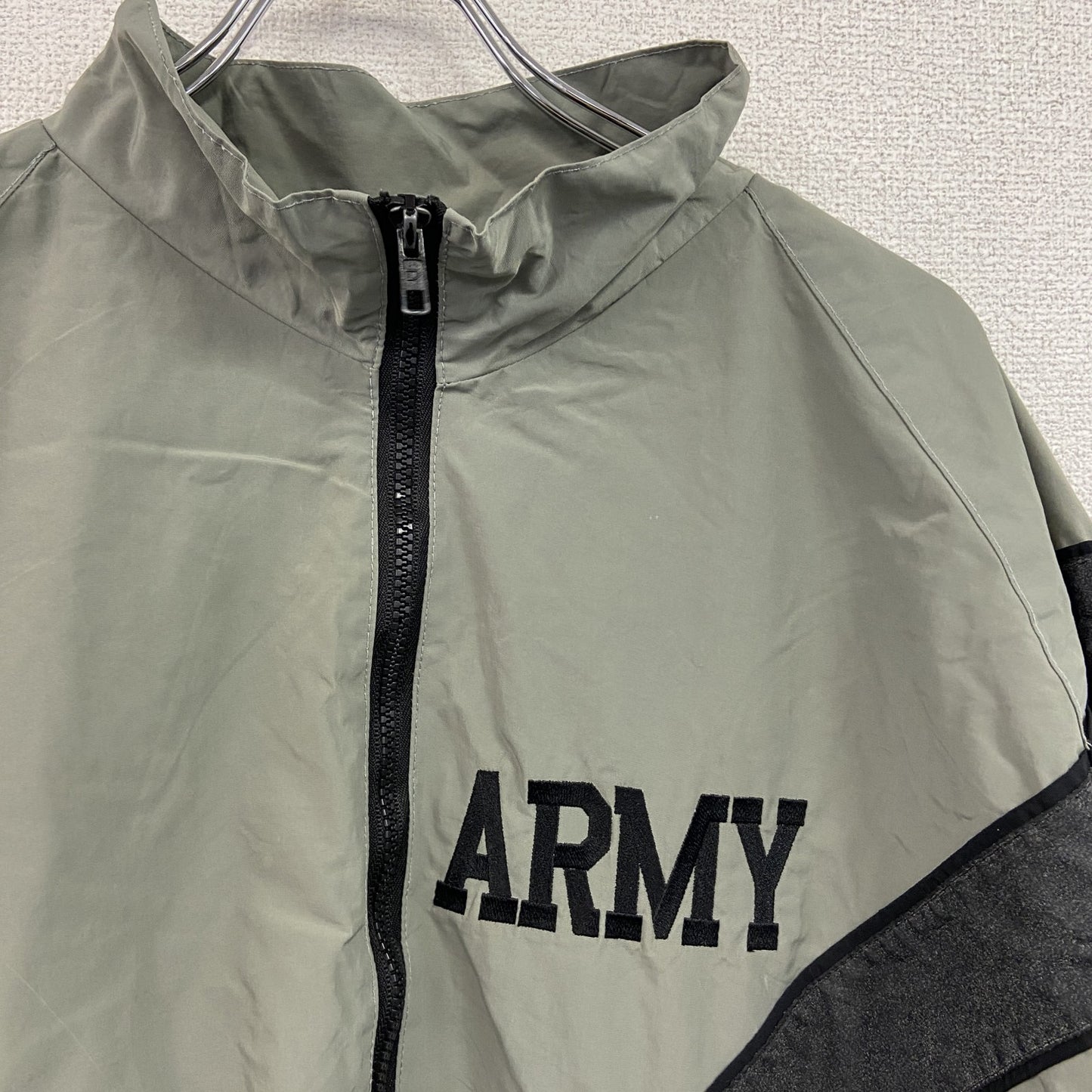 00s　U.S.ARMY　IPFU　トレーニングジャケット　ナイロンジャケット　ミリタリー　ヴィンテージ　カーキ　Lサイズ