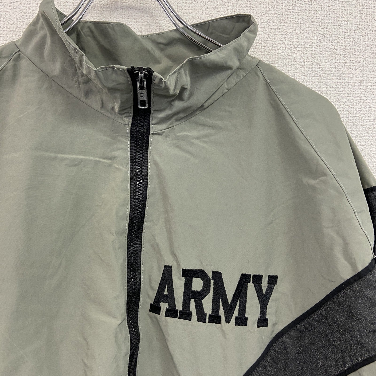00s　U.S.ARMY　IPFU　トレーニングジャケット　ナイロンジャケット　ミリタリー　ヴィンテージ　カーキ　Lサイズ