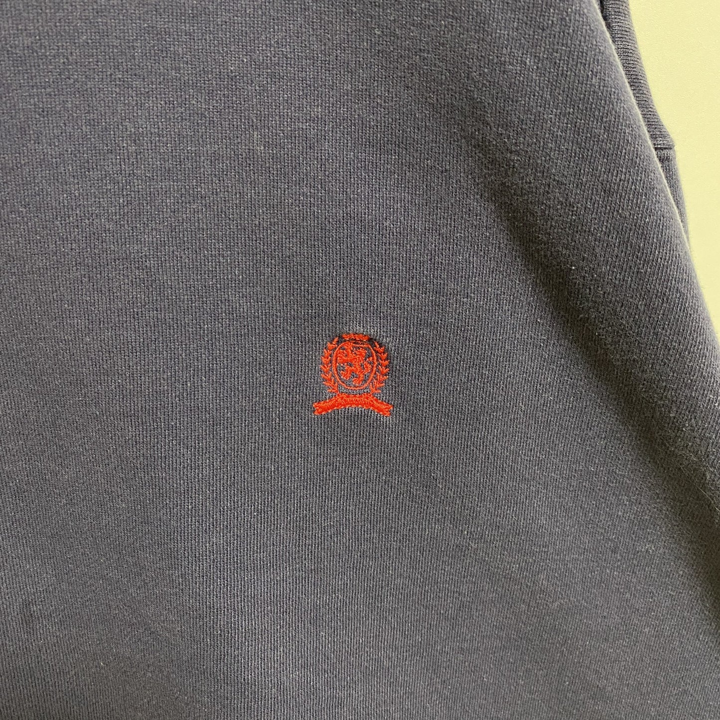 古着 used　TOMMY HILFIGER トミーヒルフィガー　長袖スウェット　トレーナー　ワンポイント刺繍　XXLサイズ