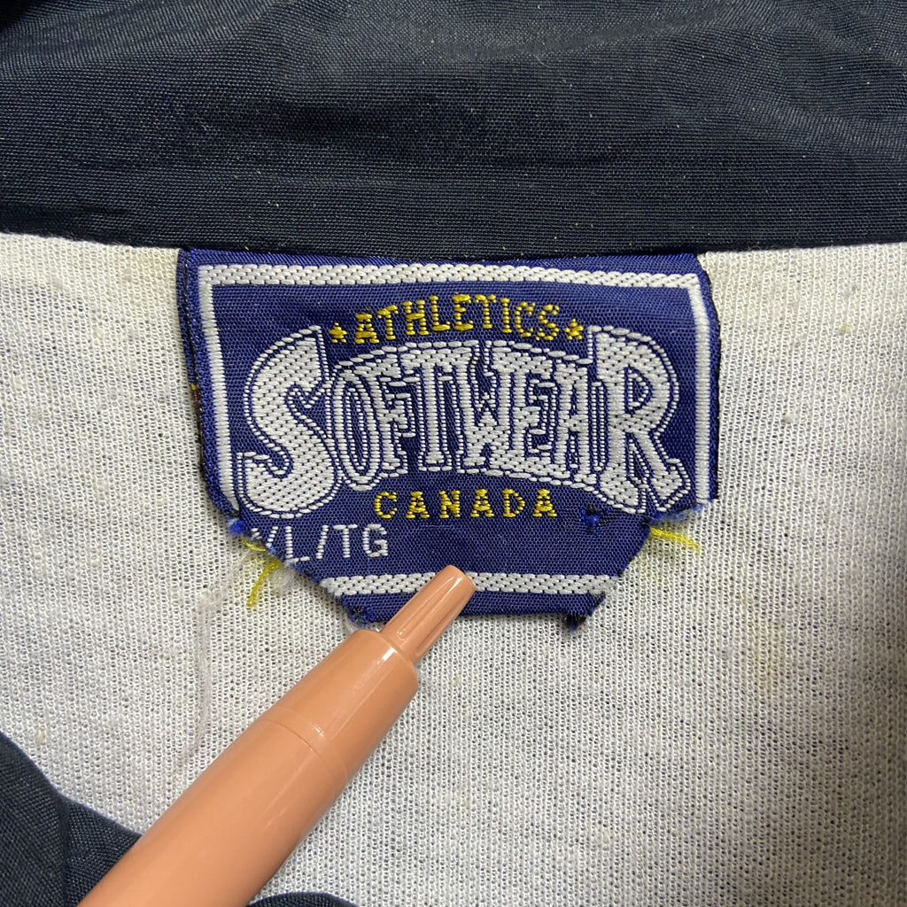 古着 used　SOFTWEAR　CFL カルガリー　長袖デザインナイロンジャケット　ワンポイント刺繍　黒　赤　レトロ　Lサイズ