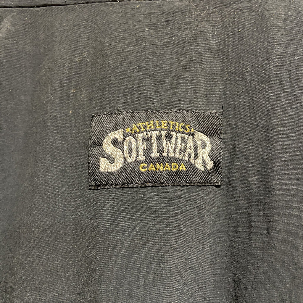 古着 used　SOFTWEAR　CFL カルガリー　長袖デザインナイロンジャケット　ワンポイント刺繍　黒　赤　レトロ　Lサイズ