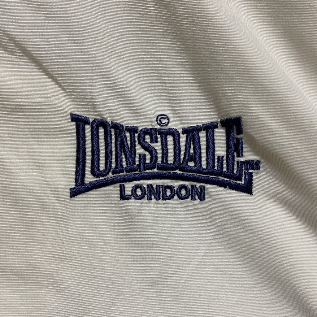 古着 used　LONSDALE　長袖ハイネックナイロンジャケット　ライトアウター　ワッペン刺繍　イギリス国旗　英国　白　Mサイズ
