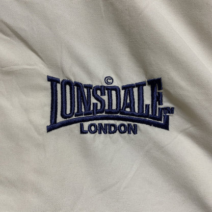 古着 used　LONSDALE　長袖ハイネックナイロンジャケット　ライトアウター　ワッペン刺繍　イギリス国旗　英国　白　Mサイズ