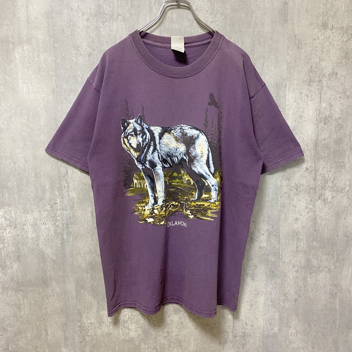 古着 used　GILDAN　ギルダン　狼　半袖アニマル柄プリントTシャツ　紫　パープル　レトロ　デザイン　クルーネック　Lサイズ