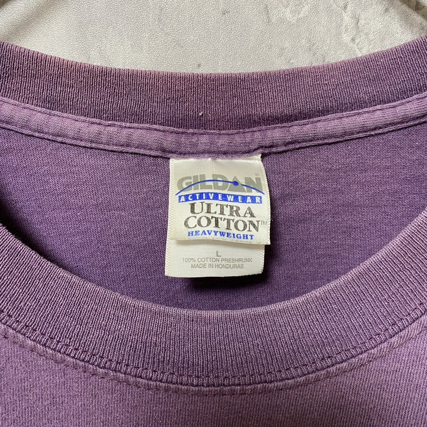 古着 used　GILDAN　ギルダン　狼　半袖アニマル柄プリントTシャツ　紫　パープル　レトロ　デザイン　クルーネック　Lサイズ