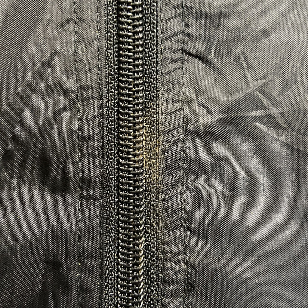 古着 used　BIOWORLD　長袖刺繍ナイロンジャケット　ORANGE COUNTY　レトロアウター　赤　黒　Lサイズ