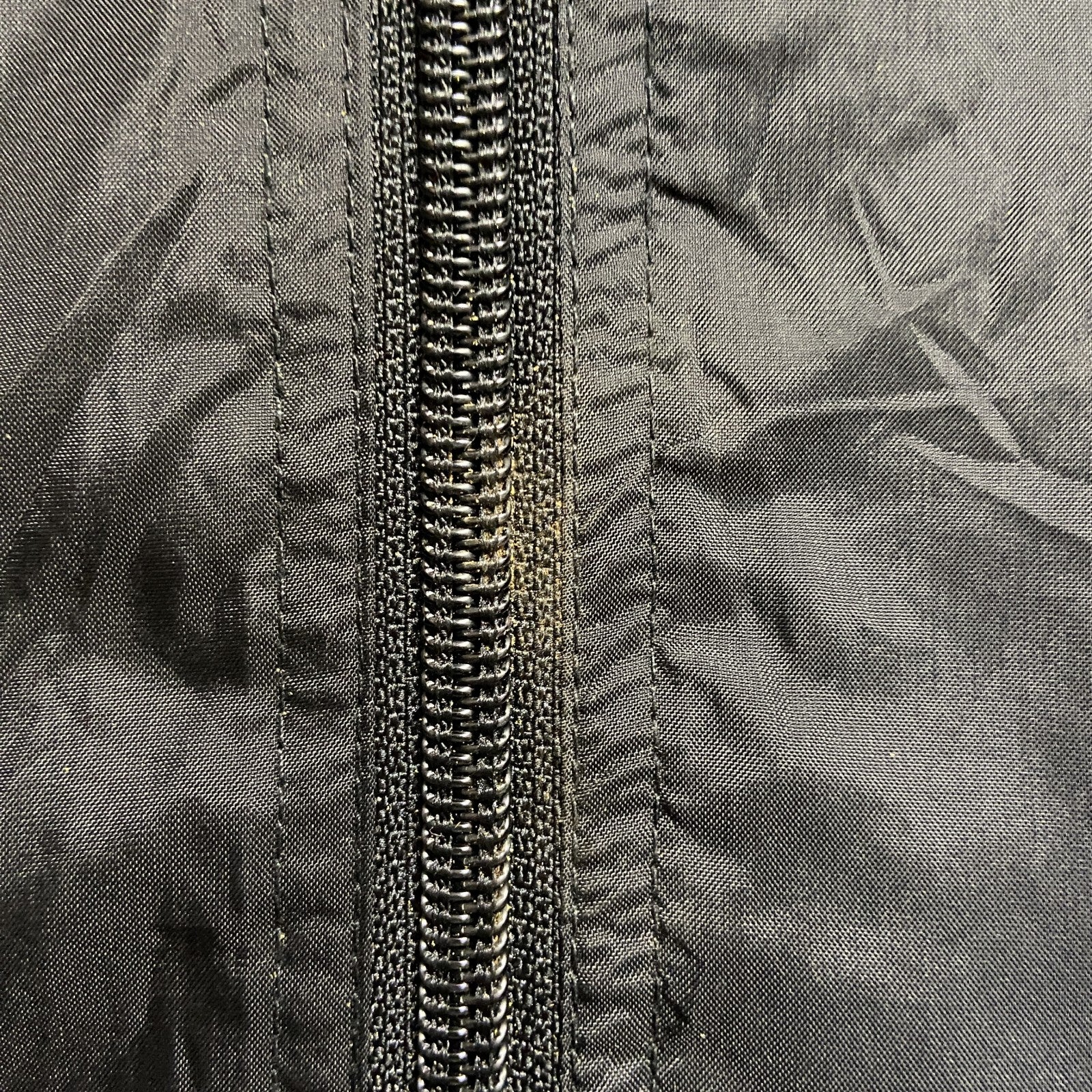 古着 used　BIOWORLD　長袖刺繍ナイロンジャケット　ORANGE COUNTY　レトロアウター　赤　黒　Lサイズ