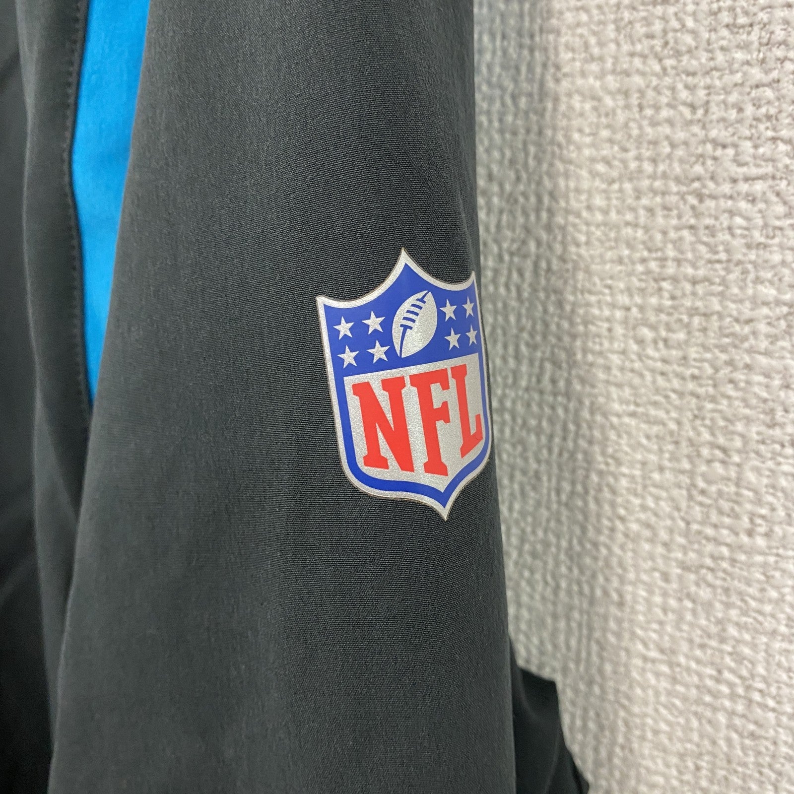 NIKE　ナイキ　プルオーバージャケット　ハーフジップ　黒　ブラック　Mサイズ