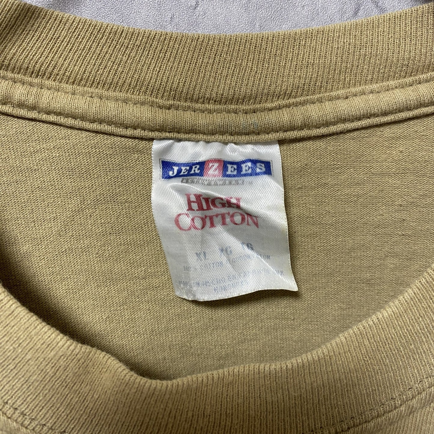 古着 used　半袖カレッジプリントTシャツ　バックプリント　キャメル色　個性的　クルーネック　オーバーサイズ　XLサイズ