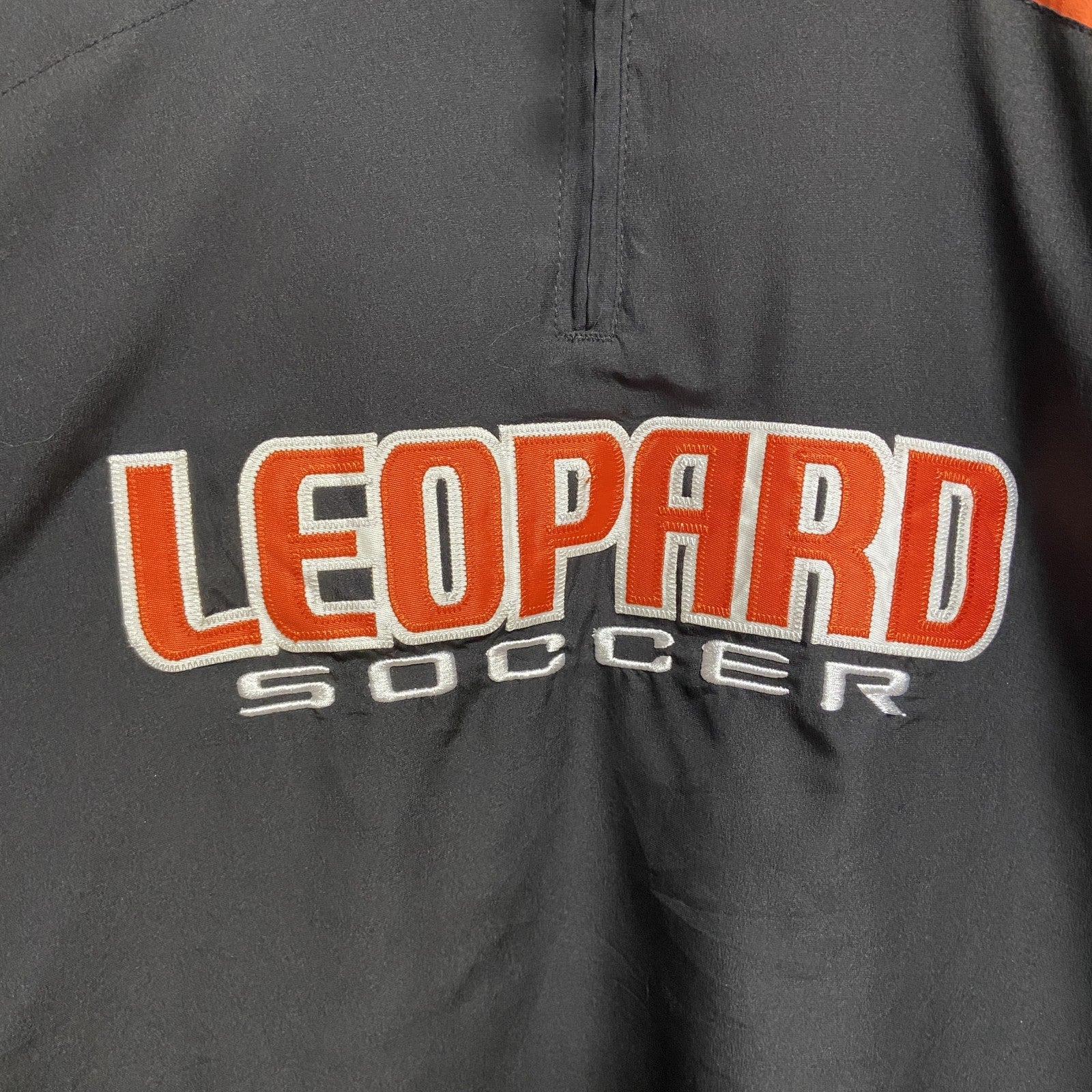 古着 used　XGRAIN　長袖ハーフジップナイロンプルオーバー　ワッペン　LEOPARD SOCCER　黒　オレンジ　Lサイズ
