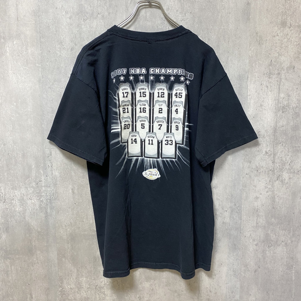 古着 used　NBA　SAN ANTONIO SPURS　バスケ　半袖プリントTシャツ　バックプリント　黒　スポーツ　Lサイズ