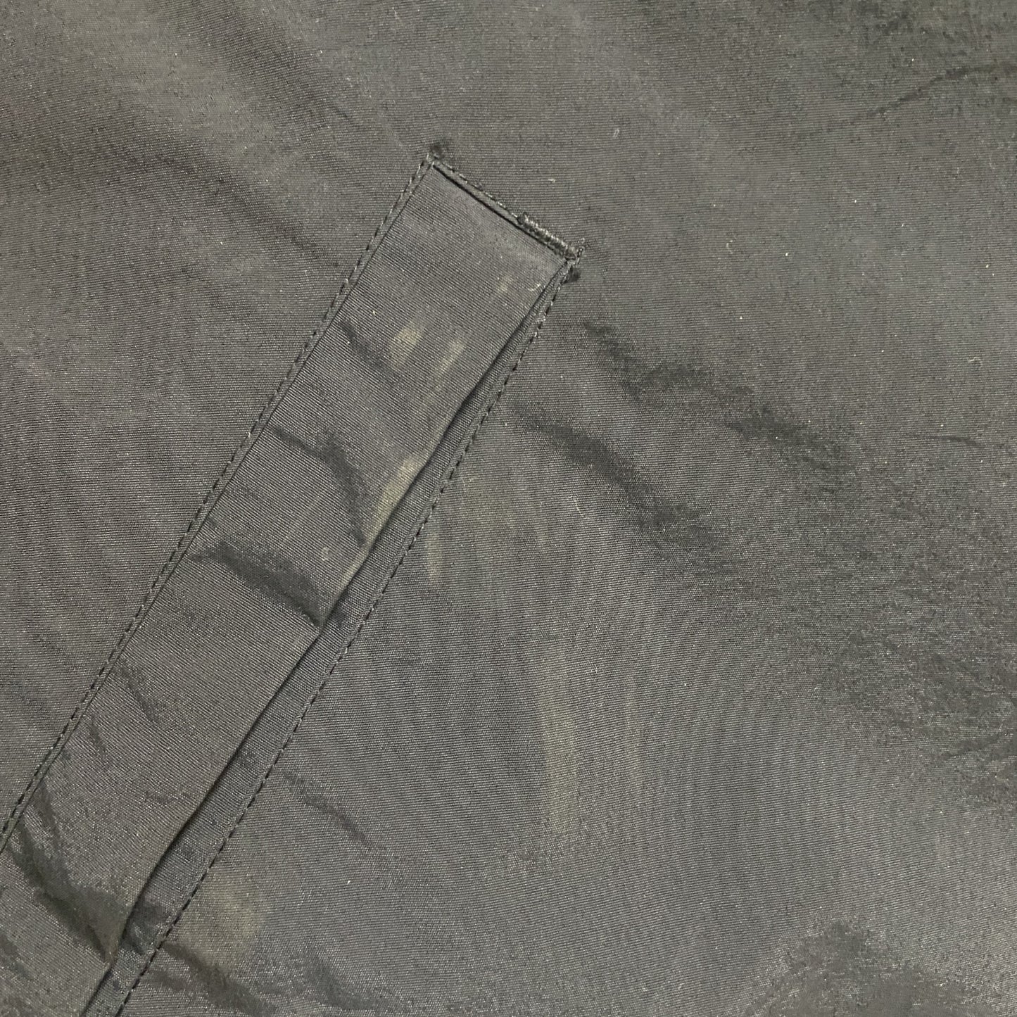 古着 used　長袖ワンポイント刺繍ナイロンジャケット　ライトアウター　バックプリント　レトロ　背番号　蜘蛛　赤　黒　XLサイズ