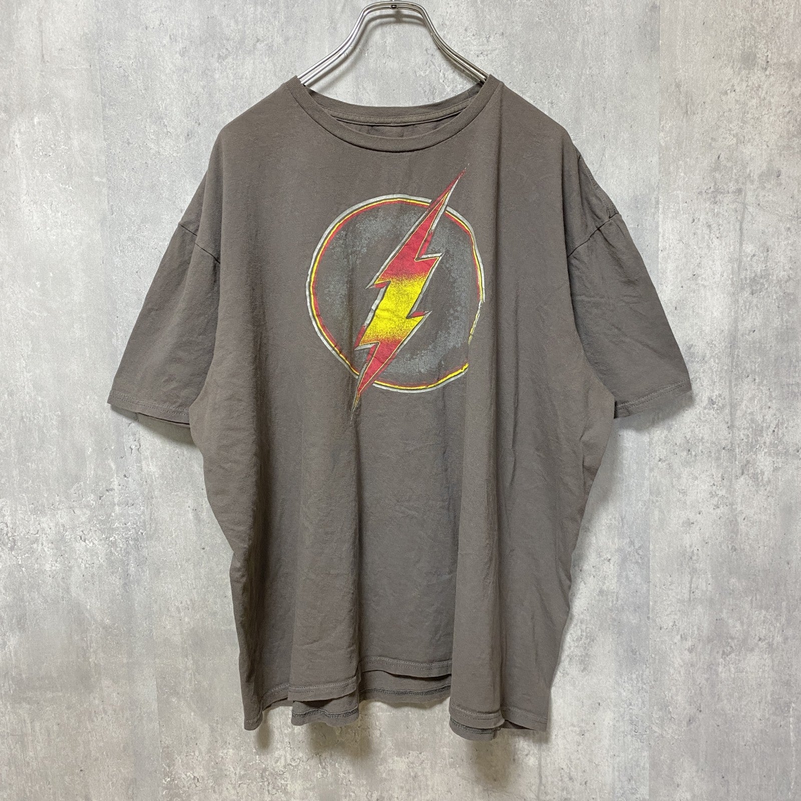 古着 used　DCコミックス　THE FLASH　半袖プリントTシャツ　グレー　クルーネック　オーバーサイズ　XXLサイズ