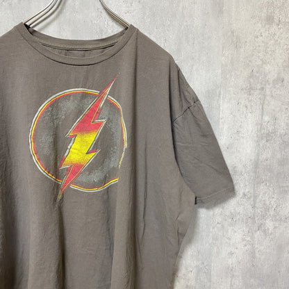 古着 used　DCコミックス　THE FLASH　半袖プリントTシャツ　グレー　クルーネック　オーバーサイズ　XXLサイズ