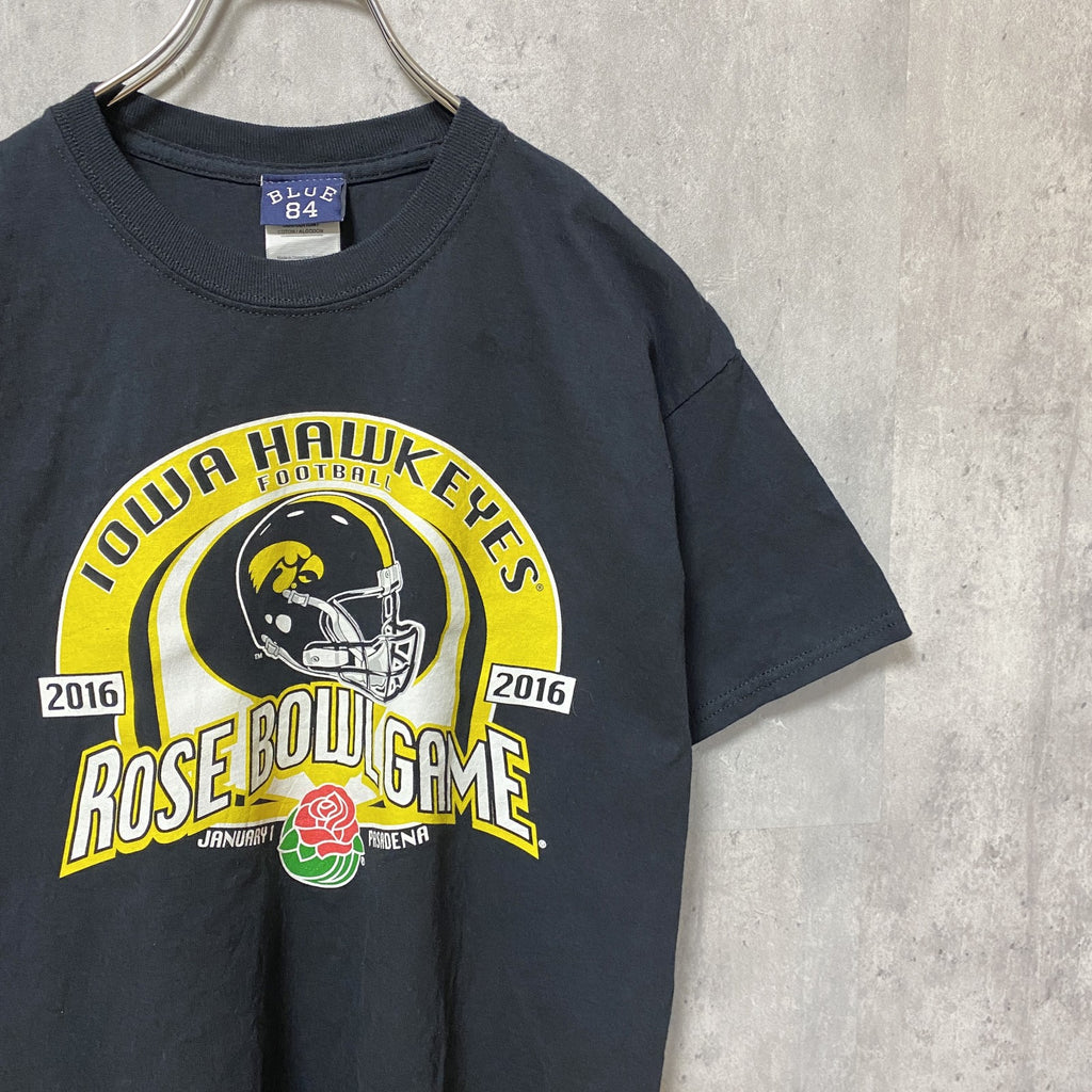 古着 used　IOWA HAWKEYES　アメフト　半袖プリントTシャツ　スポーツ　黒　ブラック　レトロ　クルーネック　Mサイズ