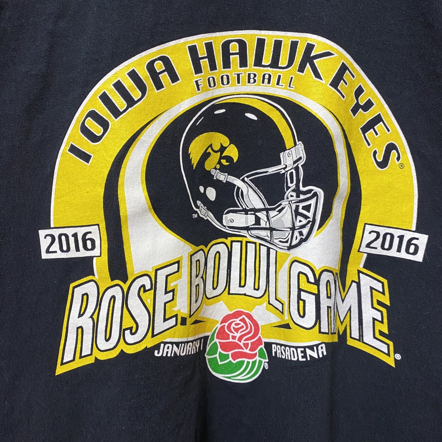 古着 used　IOWA HAWKEYES　アメフト　半袖プリントTシャツ　スポーツ　黒　ブラック　レトロ　クルーネック　Mサイズ