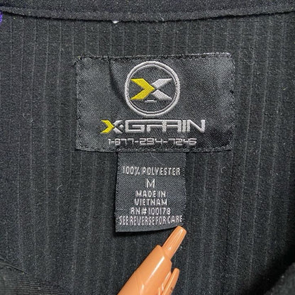 古着 used　X-GRAIN　長袖ハーフジップワンポイント刺繍ナイロンプルオーバー　ウインドブレーカー　黒　紫　レトロ　Mサイズ