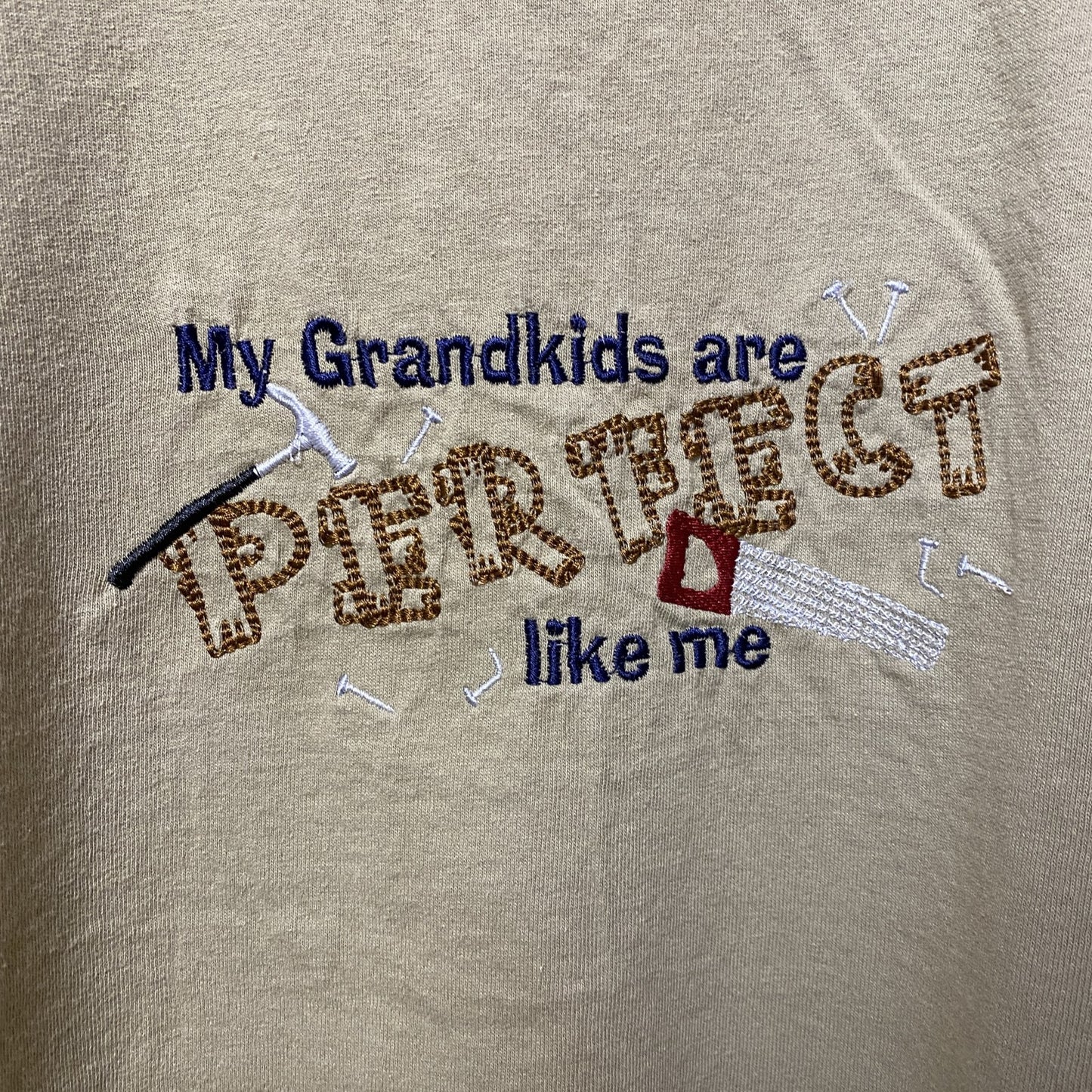古着 used　半袖刺繍Tシャツ　キャメル色　レトロ　デザイン　個性的　クルーネック　春夏服　ビッグシルエット　オーバーサイズ