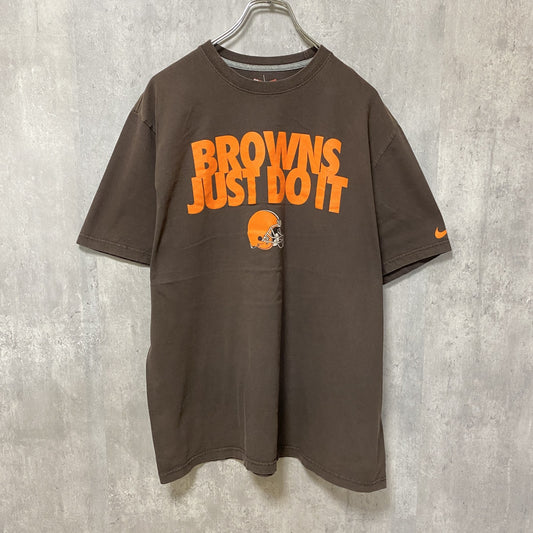古着 used　NFL　NIKE　ナイキ　半袖プリントTシャツ　スポーツ　茶色　デザイン　クルーネック　オーバーサイズ　XLサイズ