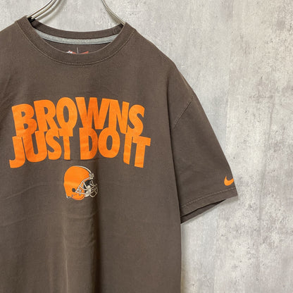 古着 used　NFL　NIKE　ナイキ　半袖プリントTシャツ　スポーツ　茶色　デザイン　クルーネック　オーバーサイズ　XLサイズ