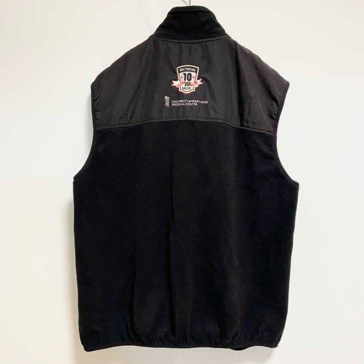 古着 used　FILA　フィラ　フリースハイネックベスト　ワンポイント刺繍　メリーランド大学　黒　ブラック　Lサイズ