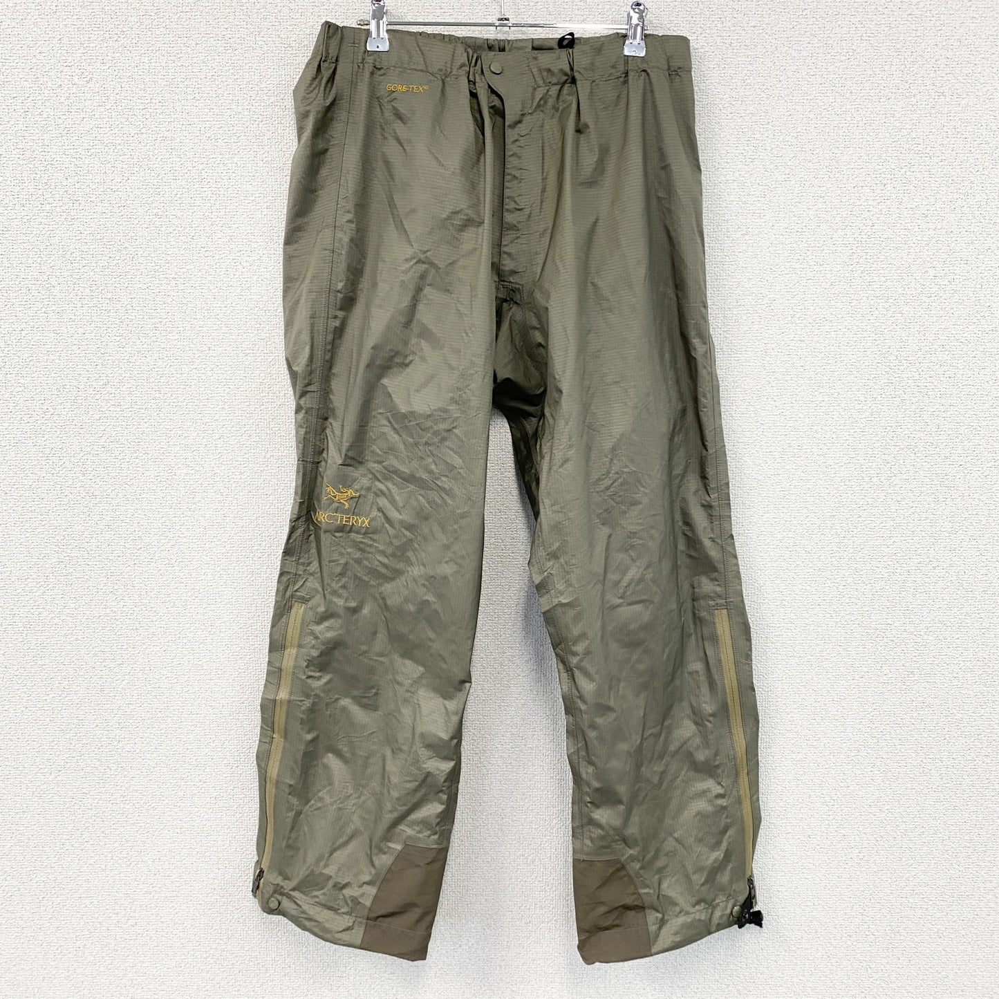 ARC’TERYX　アークテリクス　GORE-TEX　THETA LT　ナイロンパンツ　カーキ　Mサイズ
