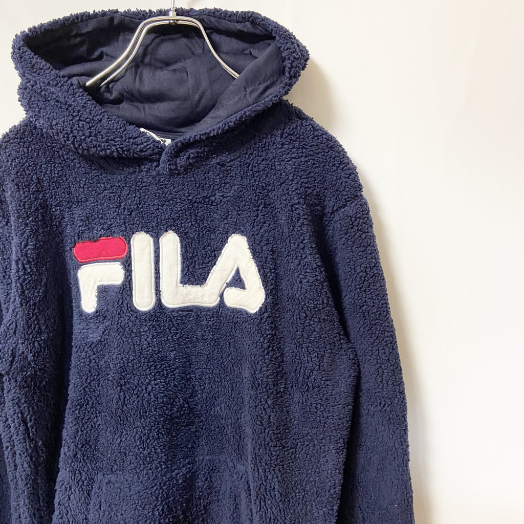 古着 used　FILA　フィラ　長袖ボアフリースパーカー　デカロゴ刺　フーディ　ネイビー　レトロデザイン　XXLサイズ