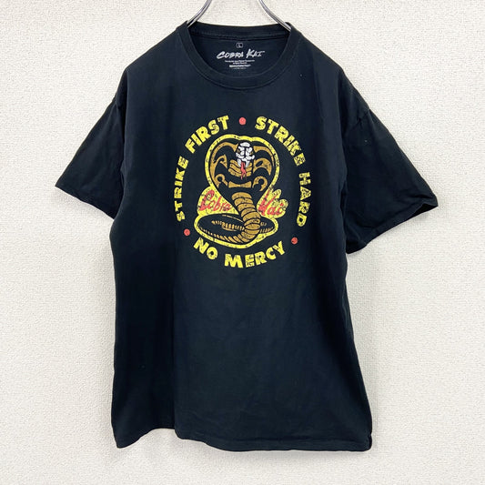 COBRA KAI　コブラ会　半袖プリントムービーTシャツ　英字プリント　黒　ブラック　Lサイズ