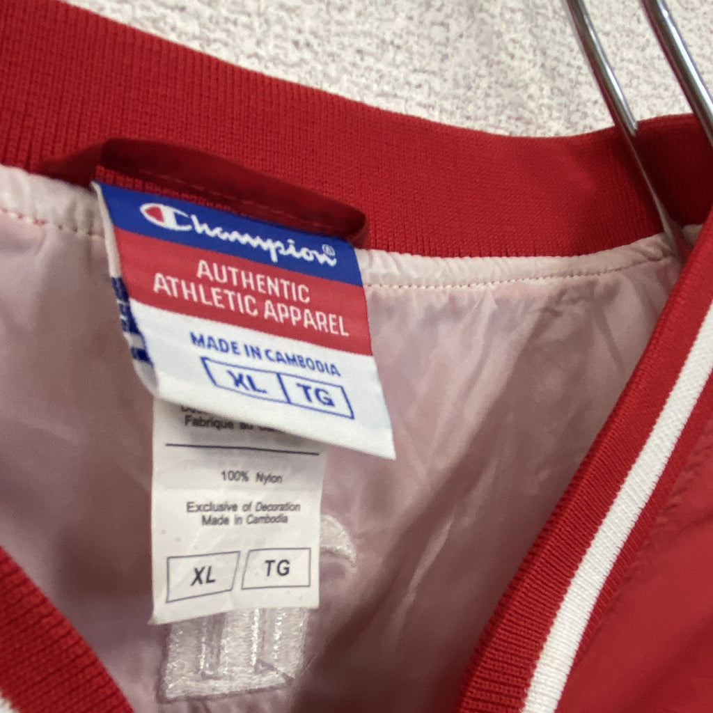 古着 used　Champion　チャンピオン　ナイロンジャケットプルオーバー　赤　レッド　XLサイズ