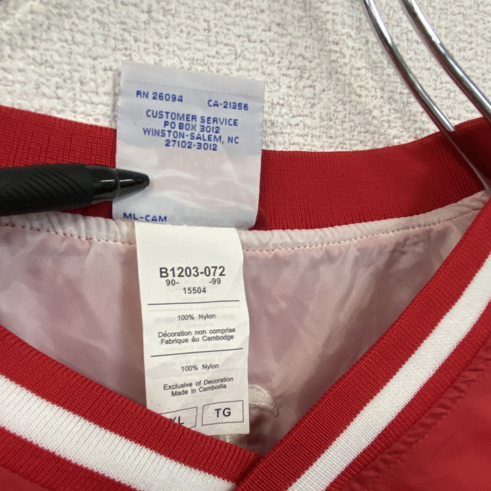 古着 used　Champion　チャンピオン　ナイロンジャケットプルオーバー　赤　レッド　XLサイズ
