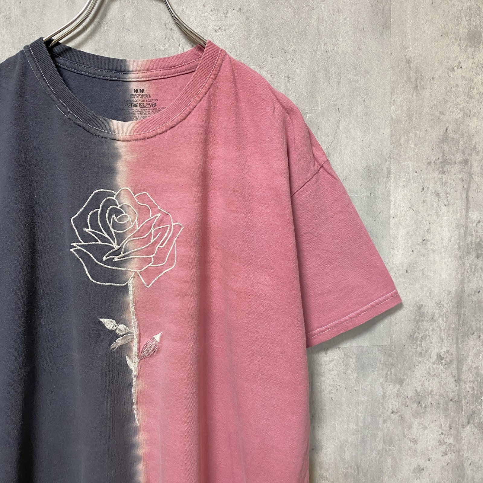 古着 used　半袖刺繍Tシャツ　薔薇　レトロ　デザイン　個性的　クルーネック　ピンク　ダークグレー　春夏服　Mサイズ