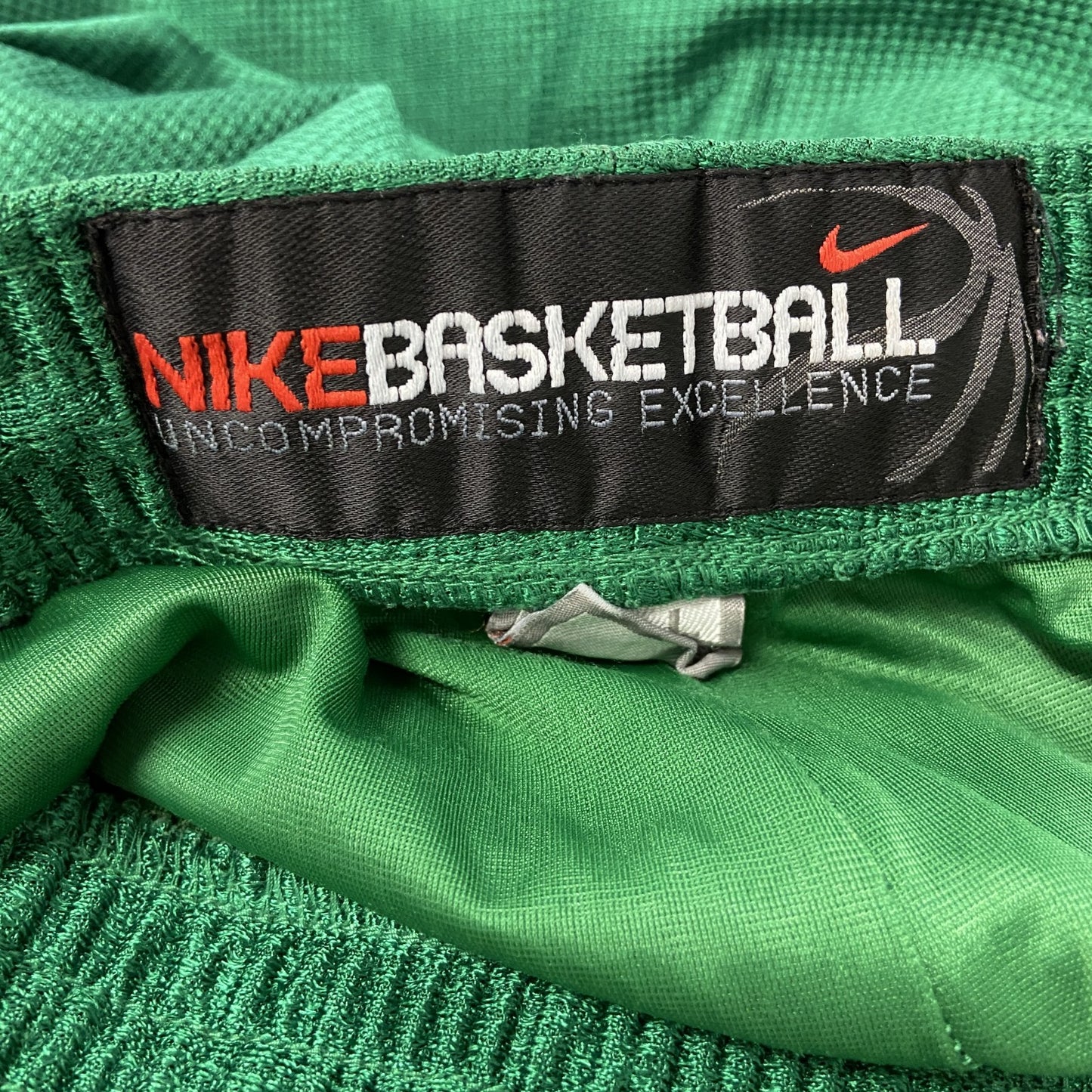 NIKE BASKETBALL　ナイキ　ハーフパンツ/ショートパンツ　バスケットボールパンツ　スウッシュ　緑　グリーン　Lサイズ