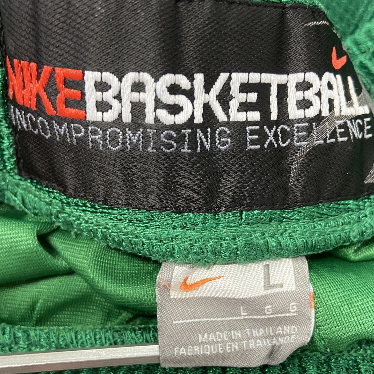 NIKE BASKETBALL　ナイキ　ハーフパンツ/ショートパンツ　バスケットボールパンツ　スウッシュ　緑　グリーン　Lサイズ