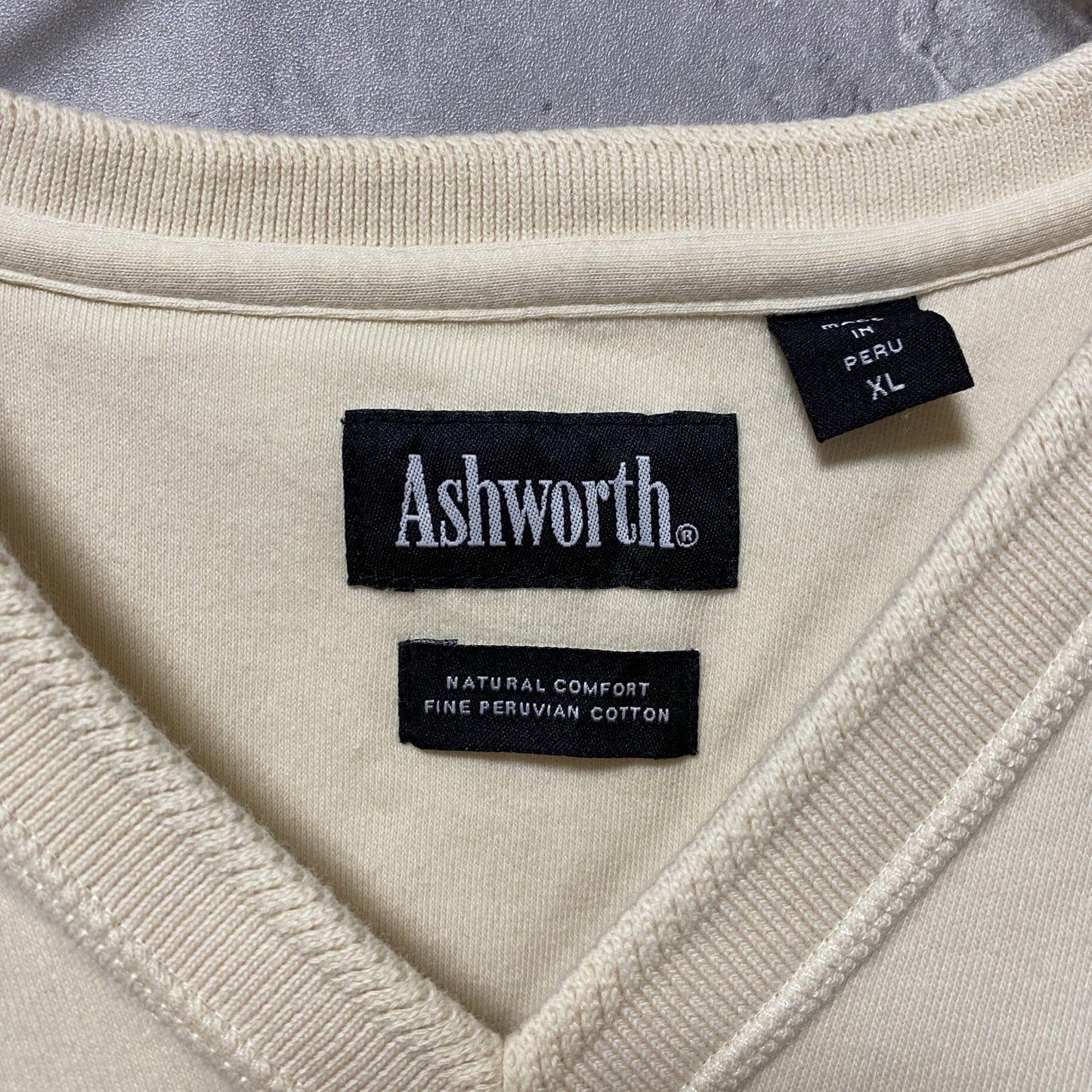 古着 used　Ashworth　ニットベスト　セーター　ワンポイント刺繍　アイボリー　レトロ　オーバーサイズ　XLサイズ