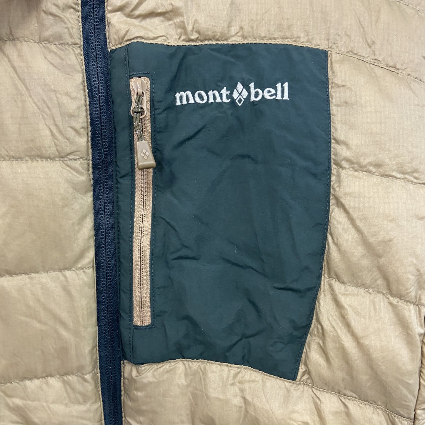 mont-bell　モンベル　リバーシブルダウンジャケット　ダウン90％　刺繍ロゴ　カーキ　ベージュ　Lサイズ