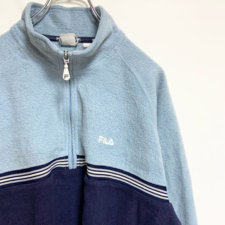 古着 used　FILA　フィラ　長袖ハーフジップフリースジャケット　ワンポイント刺繍　ハイネック　水色　ネイビー　Mサイズ